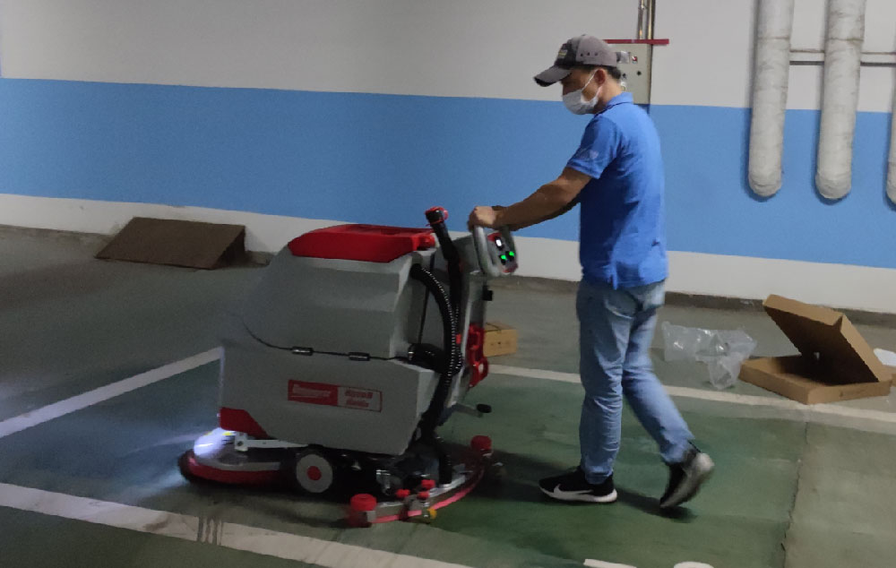 手推式洗地機適用停車庫